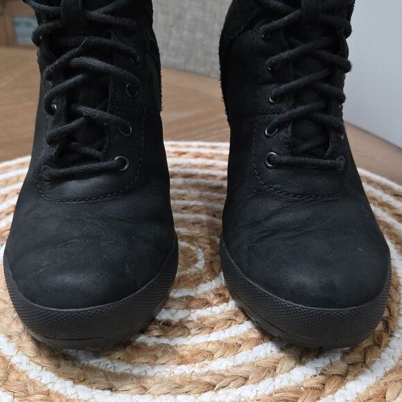 Timberland Womans Black Suede Heeled Booties, Size 6 - Picture 3 of 11